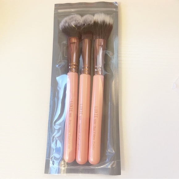 LUXIE 660 Precision Foundation 516 Powder 522 Highlighter Set 3 Brushes Rose New - Picture 1 of 6